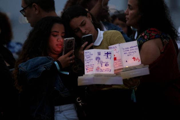 July 25, 2026, Rio De Janeiro, Rio De Janeiro, Brazil: Hundreds came to the inaugural Water Lantern Festival at the Museum of Tomorrow (Museu do AmanhoÂ£) in Rio de Janeiro, Brazil to release illuminated water lanterns fitted with small LED lights. Participants personalized the floating lanterns with messages before setting them on the water at sunset, creating a display intended to symbolize hope, healing, remembrance and unity. The festival, which is held annually in dozens of cities around the world, including New York, Los Angeles, Toronto, London and Sydney, made its Brazil debut in Rio de Janeiro. Rio De Janeiro Brazil - ZUMAk251 20260725_znp_k251_012 Copyright: xBobxKarpx