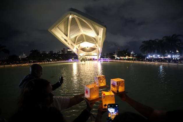 July 25, 2026, Rio De Janeiro, Rio De Janeiro, Brazil: Hundreds came to the inaugural Water Lantern Festival at the Museum of Tomorrow (Museu do AmanhoÂ£) in Rio de Janeiro, Brazil to release illuminated water lanterns fitted with small LED lights. Participants personalized the floating lanterns with messages before setting them on the water at sunset, creating a display intended to symbolize hope, healing, remembrance and unity. The festival, which is held annually in dozens of cities around the world, including New York, Los Angeles, Toronto, London and Sydney, made its Brazil debut in Rio de Janeiro. Rio De Janeiro Brazil - ZUMAk251 20260725_znp_k251_017 Copyright: xBobxKarpx