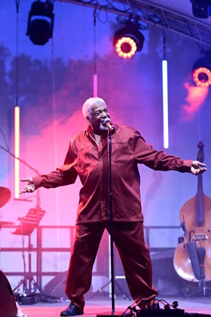 Sydney Youngblood bei der 16. Dresdner Schlössernacht 2026 an den Elbschlössern. Dresden, 25.07.2026 *** Sydney Youngblood at the 16th Dresden Castle Night 2026 at the Elbe Castles in Dresden, July 25, 2026 Copyright: xMatthiasxWehnertx