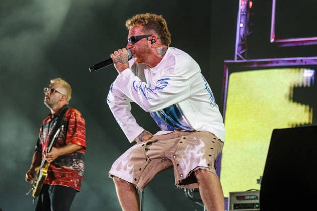 IPA86996630 - Salmo performs on stage during his concert at Lebonski Park in Arzachena, Italy, on July 25, 2026. During Salmo s music concert in Arzachena, Italy, July 25, 2026  Copyright: xManoloxTatti LiveMediax xx 86996630