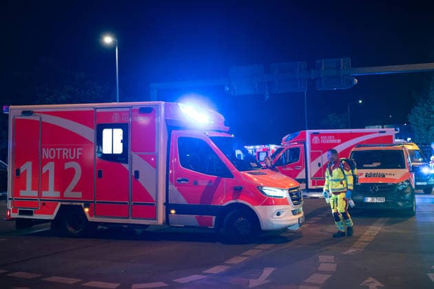 (260726) -- BERLIN, July 26, 2026 -- Rescuers work near the site where a car drove into a crowd in Berlin, Germany, July 26, 2026. One person was killed and 16 others were injured, including several with life-threatening injuries, after a car drove into a crowd at a large Pride celebration in central Berlin on Saturday evening, a police spokesperson said. ) (SpotNews) GERMANY-BERLIN-CAR CRASH ZhangxHaofu 