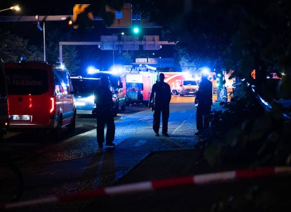 (260726) -- BERLIN, July 26, 2026 -- Police officers work near the site where a car drove into a crowd in Berlin, Germany, July 26, 2026. One person was killed and 16 others were injured, including several with life-threatening injuries, after a car drove into a crowd at a large Pride celebration in central Berlin on Saturday evening, a police spokesperson said. ) (SpotNews) GERMANY-BERLIN-CAR CRASH ZhangxHaofu 