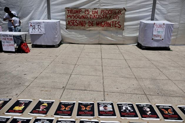 July 25, 2026, Mexico City, Cdmx, Mexico: A group of U.S. citizens living in Mexico City gathered at the Monument to the Revolution to demand justice for the killings of Lorenzo Salgado, shot dead by ICE agents in Texas and Johan sebastian Duran, who was also killed at the hands of ICE. Members of various collectives of deported U.S. citizens and the organization Democrats Abroad Mexico demanded justice and the prosecution of ICE agents committing murders and racially motivated crimes against people of Latin American origin. They view this as a fascist, authoritarian, and racist campaign of white supremacy spearheaded and backed by President Donald Trump, noting the absence of justice or legal proceedings regarding the abuse of authority by - ZUMAp204 20260725_zip_p204_009 Copyright: xJosuexPerezx