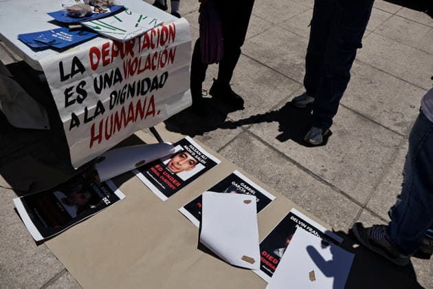 July 25, 2026, Mexico City, Cdmx, Mexico: A group of U.S. citizens living in Mexico City gathered at the Monument to the Revolution to demand justice for the killings of Lorenzo Salgado, shot dead by ICE agents in Texas and Johan sebastian Duran, who was also killed at the hands of ICE. Members of various collectives of deported U.S. citizens and the organization Democrats Abroad Mexico demanded justice and the prosecution of ICE agents committing murders and racially motivated crimes against people of Latin American origin. They view this as a fascist, authoritarian, and racist campaign of white supremacy spearheaded and backed by President Donald Trump, noting the absence of justice or legal proceedings regarding the abuse of authority by - ZUMAp204 20260725_zip_p204_022 Copyright: xJosuexPerezx