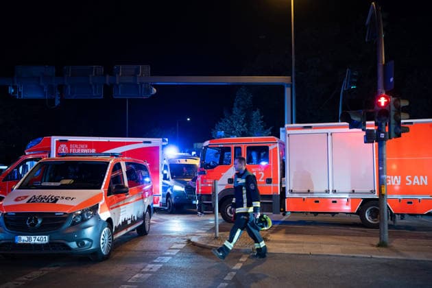 (260726) -- BEIJING, July 26, 2026 -- A rescuer works near the site where a car drove into a crowd in Berlin, Germany, July 26, 2026. One person was killed and 16 others were injured, including several with life-threatening injuries, after a car drove into a crowd at a large Pride celebration in central Berlin on Saturday evening, a police spokesperson said. ) XINHUA PHOTOS OF THE DAY ZhangxHaofu 