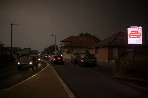 Nearly 170,000 evacuated as wildfires burn more than 74,000 acres in southwestern France MARCHEPRIME, FRANCE - JULY 25: Nearly 170,000 people were evacuated as the ongoing wildfire in France s southwestern Gironde department burned more than 30,000 hectares (74,131 acres), broadcaster BFMTV reported Saturday, on the outskirts of Bordeaux, southwestern France, on July 25, 2026. Authorities have evacuated residents from several neighborhoods in Marcheprime due to the fast-moving wildfire spreading across the Gironde region. Originating near Arcachon Bay, the destructive blaze has scorched vast forests, destroyed homes, and continues moving toward Bordeaux amid dry weather and shifting winds. Over a thousand firefighters, aided by aircraft and  Copyright: x2026xAnadoluxLorenaxSopenaxLopezx