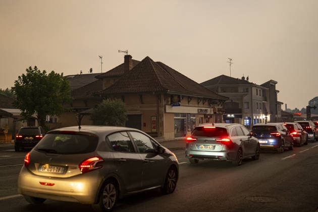Nearly 170,000 evacuated as wildfires burn more than 74,000 acres in southwestern France MARCHEPRIME, FRANCE - JULY 25: Nearly 170,000 people were evacuated as the ongoing wildfire in France s southwestern Gironde department burned more than 30,000 hectares (74,131 acres), broadcaster BFMTV reported Saturday, on the outskirts of Bordeaux, southwestern France, on July 25, 2026. Authorities have evacuated residents from several neighborhoods in Marcheprime due to the fast-moving wildfire spreading across the Gironde region. Originating near Arcachon Bay, the destructive blaze has scorched vast forests, destroyed homes, and continues moving toward Bordeaux amid dry weather and shifting winds. Over a thousand firefighters, aided by aircraft and  Copyright: x2026xAnadoluxLorenaxSopenaxLopezx