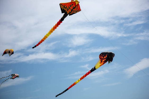 July 25, 2026, Essex, United Kingdom: Flame-patterned snake and dragon kites with long trailing tails soar against a bright blue sky during the Kite Festival at Southend-On-Sea. The Kite Festival Southend s Alternative Airshow, organised by Project Southchurch, was held on the Eastern Esplanade at Thorpe Bay seafront, Southend-On-Sea, Essex. Essex United Kingdom - ZUMAs197 20260725_aaa_s197_410 Copyright: xIanxDavidsonx