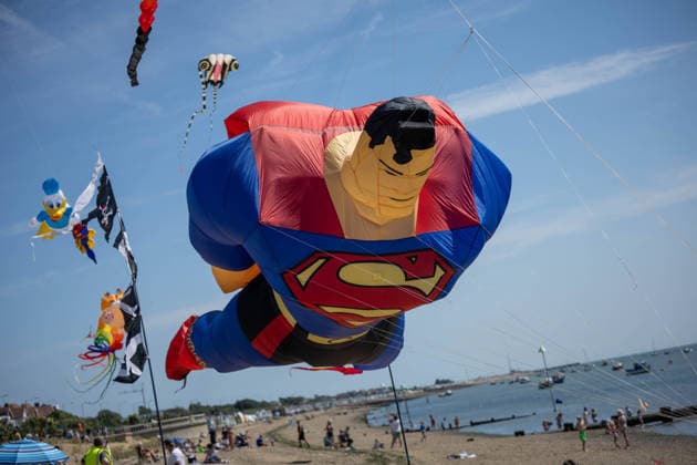 July 25, 2026, Essex, United Kingdom: A giant Superman-shaped kite flies above the beach during the Kite Festival at Southend-On-Sea, alongside a cartoon-style duck kite, a skull-and-crossbones flag and colourful windsocks, with crowds gathered on the sand below. The Kite Festival Southend s Alternative Airshow, organised by Project Southchurch, was held on the Eastern Esplanade at Thorpe Bay seafront, Southend-On-Sea, Essex. Essex United Kingdom - ZUMAs197 20260725_aaa_s197_419 Copyright: xIanxDavidsonx
