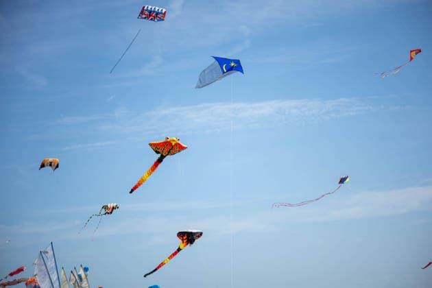 July 25, 2026, Essex, United Kingdom: A sky full of colourful kites, including flame-patterned snake designs, a Union Jack kite and a crescent-moon-and-star kite, fills the air during the Kite Festival at Southend-On-Sea, with flags and windsocks lining the shore below. The Kite Festival Southend s Alternative Airshow, organised by Project Southchurch, was held on the Eastern Esplanade at Thorpe Bay seafront, Southend-On-Sea, Essex. Essex United Kingdom - ZUMAs197 20260725_aaa_s197_427 Copyright: xIanxDavidsonx