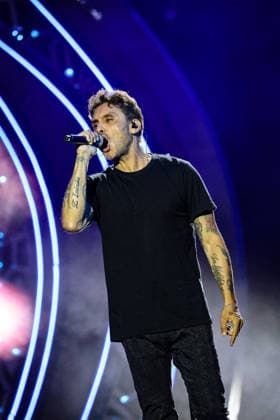 Music Concert - LA NOTTE DEI FIORI - SANREMO ESTATE Fabrizio Moro on stage at La Notte dei Fiori in Sanremo. during LA NOTTE DEI FIORI - SANREMO ESTATE, Music Concert in SANREMO, Italy, July 25 2026 SANREMO PIAN DI NAVE SANREMO Italy Copyright: xRenataxRoattinox xLiveMediax LPM_2583724
