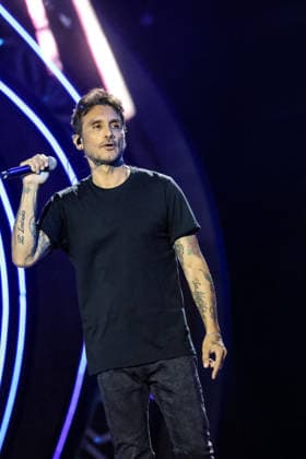 Music Concert - LA NOTTE DEI FIORI - SANREMO ESTATE Fabrizio Moro on stage at La Notte dei Fiori in Sanremo. during LA NOTTE DEI FIORI - SANREMO ESTATE, Music Concert in SANREMO, Italy, July 25 2026 SANREMO PIAN DI NAVE SANREMO Italy Copyright: xRenataxRoattinox xLiveMediax LPM_2583725