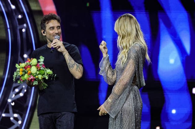 Music Concert - LA NOTTE DEI FIORI - SANREMO ESTATE Elenoir Casalegno and Fabrizio Moro on stage at La Notte dei Fiori in Sanremo. during LA NOTTE DEI FIORI - SANREMO ESTATE, Music Concert in SANREMO, Italy, July 25 2026 SANREMO PIAN DI NAVE SANREMO Italy Copyright: xRenataxRoattinox xLiveMediax LPM_2583747