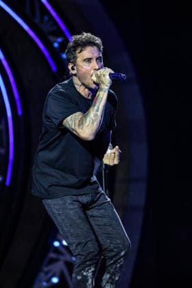IPA87001277 - Fabrizio Moro on stage at La Notte dei Fiori in Sanremo. during LA NOTTE DEI FIORI - SANREMO ESTATE, Music Concert in SANREMO, Italy, July 25, 2026  Copyright: xRenataxRoattino LiveMediax xx 87001277