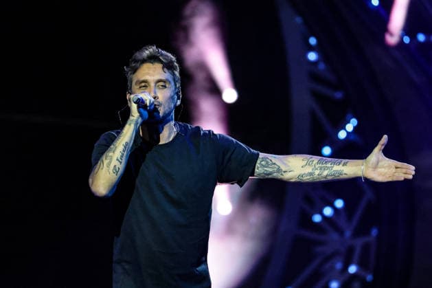IPA87001285 - Fabrizio Moro on stage at La Notte dei Fiori in Sanremo. during LA NOTTE DEI FIORI - SANREMO ESTATE, Music Concert in SANREMO, Italy, July 25, 2026  Copyright: xRenataxRoattino LiveMediax xx 87001285