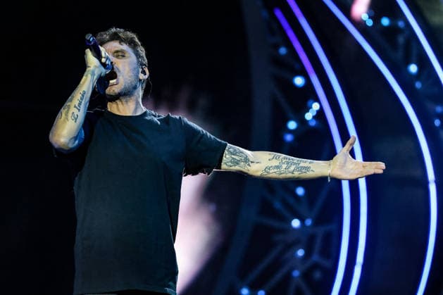 IPA87001313 - Fabrizio Moro on stage at La Notte dei Fiori in Sanremo. during LA NOTTE DEI FIORI - SANREMO ESTATE, Music Concert in SANREMO, Italy, July 25, 2026  Copyright: xRenataxRoattino LiveMediax xx 87001313