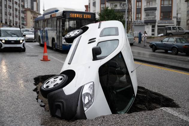 Heavy rainfall causes flooding, road collapse in Ankara ANKARA, TURKIYE - JULY 25: A car is seen trapped in a sinkhole after the road collapsed following heavy rainfall in Ankara, Turkiye, on July 25, 2026. Intense morning downpours caused sections of the road to give way, leaving the vehicle partially submerged. Muhammed Abdullah Kurtar Anadolu Ankara Turkey. Editorial use only. Please get in touch for any other usage.  Copyright: x2026xAnadoluxMuhammedxAbdullahxKurtarx