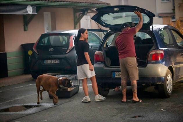 Residents Evacuate Marcheprime As Gironde Wildfire Spreads Near Bordeaux Residents evacuate the town of Marcheprime after French authorities ordered a precautionary evacuation as a major wildfire continued to spread across the Gironde department in southwestern France, near Bordeaux, on July 25, 2026. The blaze, fuelled by high temperatures, dry conditions and strong winds, has forced the evacuation of several communities and prompted the deployment of hundreds of firefighters, aerial firefighting aircraft and civil protection teams to contain the fire. Residents evacuate Marcheprime as Gironde wildfire spreads near Bordeaux France  Copyright: xAlbertxLlopx originalFilename: salame-resident260725_npRdd.jpg