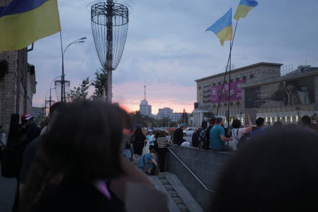 Ukrainians Protest - Kharkiv Demonstrators gather in central Kharkiv to protest President Zelenskiy s decision to replace Defence Minister Fedorov, with ukrainian flags visible among the crowd at sunset on July 25, 2026. The rally took place in the city center near government buildings, reflecting public concern over the ministerial change. Dozens of residents participated in the evening demonstration. Photo by Yevhen Titov ABACAPRESS.COM Kharkiv Kharkiv Oblast Ukraine  Copyright: xTitovxYevhen ABACAx