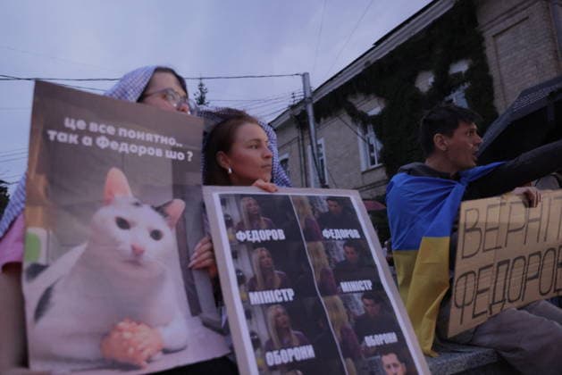 Ukrainians Protest - Kharkiv Demonstrators hold signs and photographs during a protest against Ukrainian President Zelenskiy s decision to replace Fedorov as Defence Minister in Kharkiv, Ukraine, on July 25, 2026. The crowd carried placards featuring images of Fedorov and text in ukrainian questioning the leadership change. The protest reflected public concern over the ministerial reshuffle. Photo by Yevhen Titov ABACAPRESS.COM Kharkiv Kharkiv Oblast Ukraine  Copyright: xTitovxYevhen ABACAx