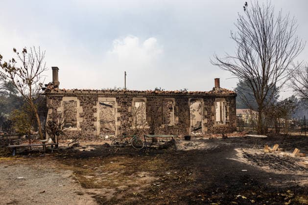 Wildfire evacuees shelter at Bordeaux Exhibition Centre - Bordeaux Burned residential properties are seen after the passage of the wildfire, smoke continues to rise from the affected areas as firefighters monitor remaining hotspots in Lège, France, on July 25, 2026. Photo by Margot Le Gonidec ABACAPRESS.COM Bordeaux France  Copyright: xLexGonidecxMargot ABACAx