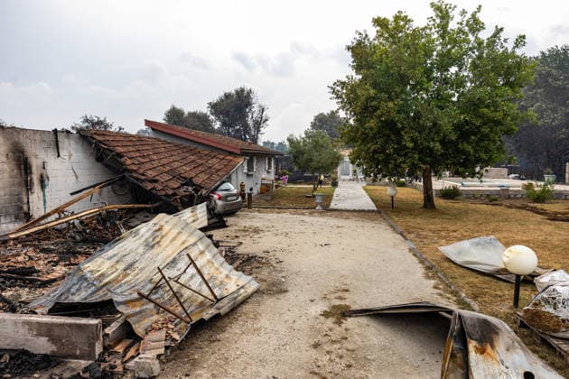 Wildfire evacuees shelter at Bordeaux Exhibition Centre - Bordeaux Burned residential properties are seen after the passage of the wildfire, smoke continues to rise from the affected areas as firefighters monitor remaining hotspots in Lège, France, on July 25, 2026. Photo by Margot Le Gonidec ABACAPRESS.COM Bordeaux France  Copyright: xLexGonidecxMargot ABACAx