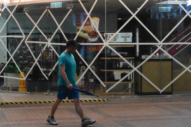 (260726) -- HONG KONG, July 26, 2026 -- Window glasses are fortified with adhesive tapes as a precaution against typhoon in Hong Kong, south China, July 26, 2026. The Hong Kong Observatory downgraded the typhoon signal to the Strong Wind Signal No. 3 at 12:40 p.m. local time on Sunday as Typhoon Noul moves away. With Noul moving into inland Guangdong and weakening, local winds are decreasing gradually, according to the observatory. ) CHINA-HONG KONG-TYPHOON SIGNAL-DOWNGRADE (CN) ZhuxWei 
