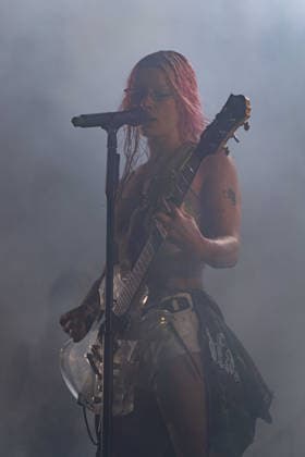 Wet Leg in concert at Latitude Festival at Henham Park in Southwold, UK on 25 July 2026 Rhian Teasdale performing with Wet Leg in concert at Latitude Festival at Henham Park in Southwold, UK on 25 July 2026, Credit:Stephen Keable Avalon UK, Suffolk, Southwold, Henham Park  Copyright: xStephenxKeablex xAvalonx 1118723717