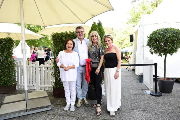 Ute Freudenberg, Bruno F. Apitz, Petra Zieger und Gisa Zach bei der 16. Dresdner Schlössernacht 2026 an den Elbschlössern. Dresden, 25.07.2026 *** Ute Freudenberg, Bruno F. Apitz, Petra Zieger, and Gisa Zach at the 16th Dresden Castle Night 2026 at the Elbe Castles in Dresden, July 25, 2026 Copyright: xMatthiasxWehnertx