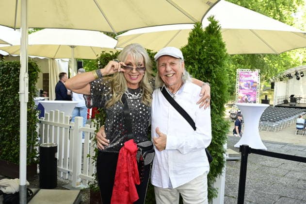 Petra Zieger und Peter Taudte bei der 16. Dresdner Schlössernacht 2026 an den Elbschlössern. Dresden, 25.07.2026 *** Petra Zieger and Peter Taudte at the 16th Dresden Castle Night 2026 at the Elbe Castles in Dresden, July 25, 2026 Copyright: xMatthiasxWehnertx