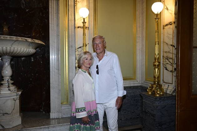 Eduard Ede Geyer mit Ehefrau Angelika bei der 16. Dresdner Schlössernacht 2026 an den Elbschlössern. Dresden, 25.07.2026 *** Eduard Ede Geyer with his wife Angelika at the 16th Dresden Castle Night 2026 at the Elbe Castles in Dresden, July 25, 2026 Copyright: xMatthiasxWehnertx