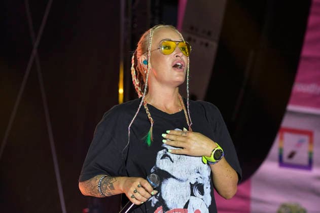 Sarah Connor live beim 48. Christopher Street Day 2026 am Brandenburger Tor. Beriln, 25.07.2026 *** Sarah Connor performs live at the 48th Christopher Street Day 2026 at the Brandenburg Gate in Berlin, July 25, 2026 Foto:xM.xBehrensx xFuturexImagex connor_6707