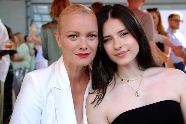 Franziska Knuppe und ihre Tochter Mathilda Ruby Moestl beim Casa Riani Fashion Event am 25.07.2026 am Lido Hafen in Duesseldorf Franziska Knuppe and her daughter Mathilda Ruby Moestl attend the Casa Riani fashion event on July 25, 2026 at the Lido Harbor in Dusseldorf, Germany Casa RIANI Event in Duesseldorf *** Franziska Knuppe and her daughter Mathilda Ruby Moestl at the Casa Riani Fashion Event on July 25, 2026, at the Lido Harbor in Düsseldorf Franziska Knuppe and her daughter Mathilda Ruby Moestl attend the Casa Riani fashion event on July 25, 2026 at the Lido Harbor in Düsseldorf, Germany Casa RIANI Event in Düsseldorf 