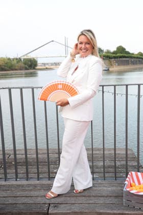 Claudia Anders attends the Casa Riani fashion event on July 25, 2026 at the Lido Harbor in Dusseldorf, Germany Casa RIANI fashion event in Dusseldorf, Germany *** Claudia Anders attends the Casa Riani fashion event on July 25, 2026, at the Lido Harbor in Düsseldorf, Germany. Casa Riani fashion event in Düsseldorf, Germany
