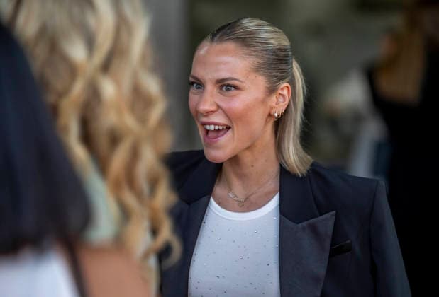 ABB RIANI - Cheyenne Pahde Schauspielerin zu Gast auf dem Orangenen Teppich bei der Casa Riani Where Fells Like Home Fashion Show praesentation der Sommerkollektion 2027 im Lido Hafen am 25.07.2026 in Duesseldorf NRW Deutschland *** ABB RIANI Cheyenne Pahde, actress, appeared on the orange carpet at the Casa Riani Where It Feels Like Home fashion show presenting the 2027 summer collection at the Lido Harbor on July 25, 2026, in Düsseldorf, North Rhine-Westphalia, Germany