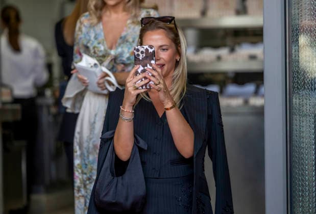 ABB RIANI - Cheyenne Pahde Schauspielerin zu Gast auf dem Orangenen Teppich bei der Casa Riani Where Fells Like Home Fashion Show praesentation der Sommerkollektion 2027 im Lido Hafen am 25.07.2026 in Duesseldorf NRW Deutschland *** ABB RIANI Cheyenne Pahde, actress, appeared on the orange carpet at the Casa Riani Where It Feels Like Home fashion show presenting the 2027 summer collection at the Lido Harbor on July 25, 2026, in Düsseldorf, North Rhine-Westphalia, Germany