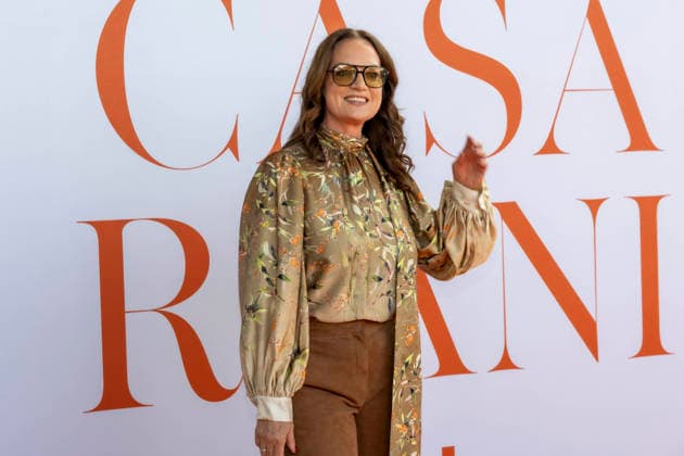 ABB RIANI - Natalia Woerner Schauspielerin mit Brille zu Gast auf dem Orangenen Teppich bei der Casa Riani Where Fells Like Home Fashion Show praesentation der Sommerkollektion 2027 im Lido Hafen am 25.07.2026 in Duesseldorf NRW Deutschland *** ABB RIANI Natalia Woerner, an actress wearing glasses, appeared on the orange carpet at the Casa Riani Where It Feels Like Home fashion show, a presentation of the 2027 summer collection, held at the Lido Harbor on July 25, 2026, in Düsseldorf, North Rhine-Westphalia, Germany