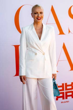 ABB RIANI - Franziska Knuppe Model zu Gast auf dem Orangenen Teppich bei der Casa Riani Where Fells Like Home Fashion Show praesentation der Sommerkollektion 2027 im Lido Hafen am 25.07.2026 in Duesseldorf NRW Deutschland *** ABB RIANI Franziska Knuppe, model, appeared on the orange carpet at the Casa Riani Where It Feels Like Home fashion show, presenting the 2027 summer collection at the Lido Harbor on July 25, 2026, in Düsseldorf, North Rhine-Westphalia, Germany