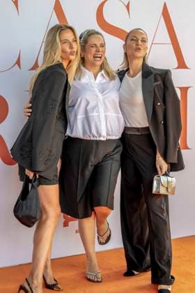 ABB RIANI - Cheyenne Pahde Mona Buckenmaier¨COO Valentina Pahde Schauspielerin zu Gast auf dem Orangenen Teppich bei der Casa Riani Where Fells Like Home Fashion Show praesentation der Sommerkollektion 2027 im Lido Hafen am 25.07.2026 in Duesseldorf NRW Deutschland *** ABB RIANI Cheyenne Pahde Mona Buckenmaier, COO Valentina Pahde, actress, guest on the orange carpet at the Casa Riani Where It Feels Like Home fashion show presenting the 2027 summer collection at Lido Harbor on July 25, 2026, in Duesseldorf, North Rhine-Westphalia, Germany