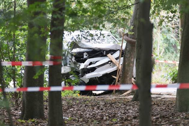 Berlin, Deutschland, 26.07.2026: Auto fährt bei CSD in Menschenmenge: Am nächsten Tag steht das Tatfahrzeug noch immer am Tatort, Polizei und Spurensicherung sind vor Ort. *** Berlin, Germany, July 26, 2026: Car Plows Into Crowd at CSD. The next day, the vehicle used in the crime is still at the scene; police and forensic investigators are on site. Copyright: xdtsxNachrichtenagenturx dts_128535