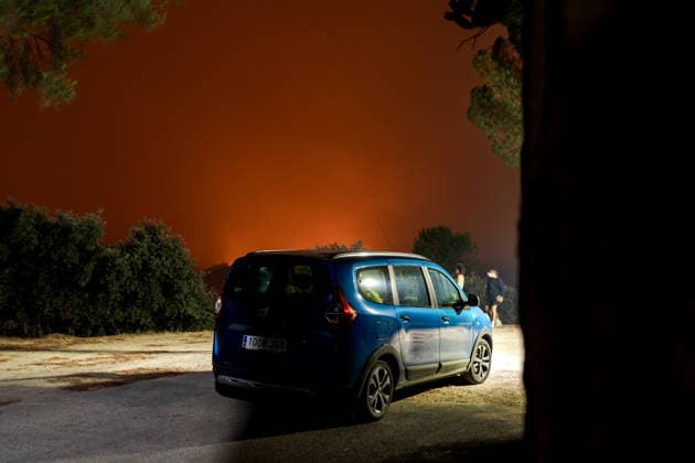 Evacuation underway as wildfires threaten towns in Spain LA ADRADA, AVILA, SPAIN – JULY 26: Flames rise above a forest during a wildfire near the town of La Adrada in the province of Avila, Spain, on July 26, 2026. Firefighting operations continued overnight as crews worked to contain the blaze threatening nearby communities. Diego Radames Anadolu Avila Spain. Editorial use only. Please get in touch for any other usage.  Copyright: x2026xAnadoluxDiegoxRadamesx