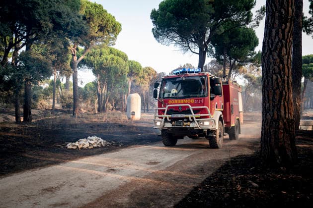 The wildfire in the western mountains of Madrid reaches Cadalso de los Vidrios. A fire truck during efforts to extinguish the wildfire in the western mountains of Madrid, on the La Granjilla estate, on July 26, 2026, in Cadalso de los Vidrios, Madrid, Spain. The fire forced the evacuation of Cadalso de los Vidrios and Rozas de Puerto Real on Saturday, July 25. JULY 26, 2026 FOREST FIRE IN Cadalso de los Vidrios, Madrid. Cadalso de los Vidrios, Madrid, Spain  Copyright: xA.xPÃ rezxMecax 7688422