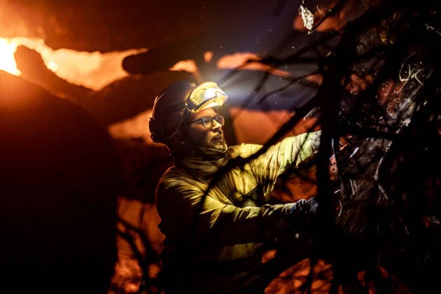 Evacuation underway as wildfires threaten towns in Spain LA ADRADA, AVILA, SPAIN – JULY 26: A firefighter uses a chainsaw to cut through burning trees during overnight wildfire suppression operations in La Adrada, in Spain s Avila province, on July 26, 2026. Fire crews worked throughout the night to contain the fast-moving blaze and prevent it from spreading toward nearby residential areas. Diego Radames Anadolu Avila Spain. Editorial use only. Please get in touch for any other usage.  Copyright: x2026xAnadoluxDiegoxRadamesx