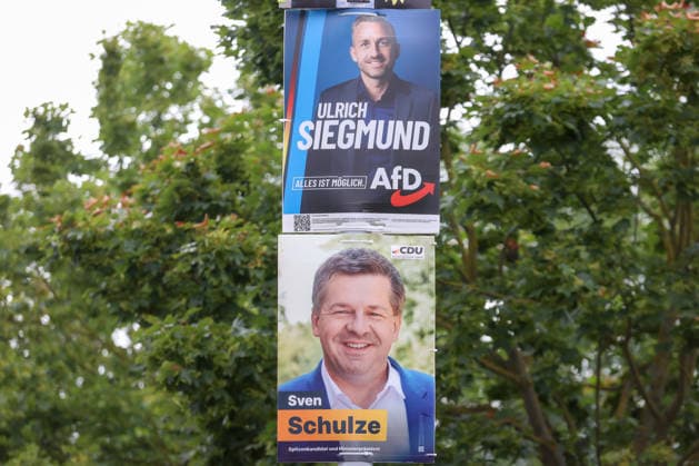 22.07.2026, xtgx, Symbolfotos Landtagswahl Sachsen-Anhalt. Wahlplakate Ulrich Siegmund (Alternative für Deutschland, AfD), Ministerpräsident Sven Schulze (CDU) Magdeburg *** July 22, 2026, xtgx, stock photos: Saxony-Anhalt state election, campaign posters, Ulrich Siegmund, Alternative for Germany (AfD), Minister President Sven Schulze, CDU, Magdeburg