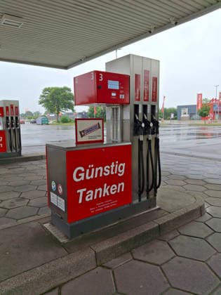 Stockbilder 07 2026 Freie Tankstelle Hamburg Hamburg Deutschland *** Stock Photos 07 2026 Unmanned Gas Station Hamburg, Hamburg, Germany Copyright: xLobeca RalfxHomburgx