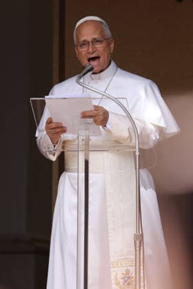 IPA87009681 - CASTEL GANDOLFO (RM) - Italy, July 26, 2026: Pope Leo XIV leads the Angelus prayer from the papal residence overlooking Piazza della LibertÃ in Castel Gandolfo, addressing the faithful and pilgrims who have come from various locations to participate in the traditional Sunday event. At the conclusion of the prayer, the Pontiff greets those present and imparts the apostolic blessing.  Copyright: xmarcoxiacobuccix xmarcoxiacobuccix 87009681