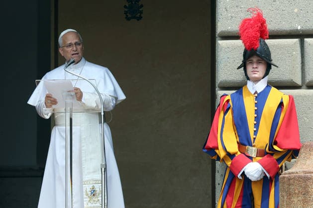 IPA87009700 - CASTEL GANDOLFO (RM) - Italy, July 26, 2026: Pope Leo XIV leads the Angelus prayer from the papal residence overlooking Piazza della LibertÃ in Castel Gandolfo, addressing the faithful and pilgrims who have come from various locations to participate in the traditional Sunday event. At the conclusion of the prayer, the Pontiff greets those present and imparts the apostolic blessing.  Copyright: xmarcoxiacobuccix xmarcoxiacobuccix 87009700
