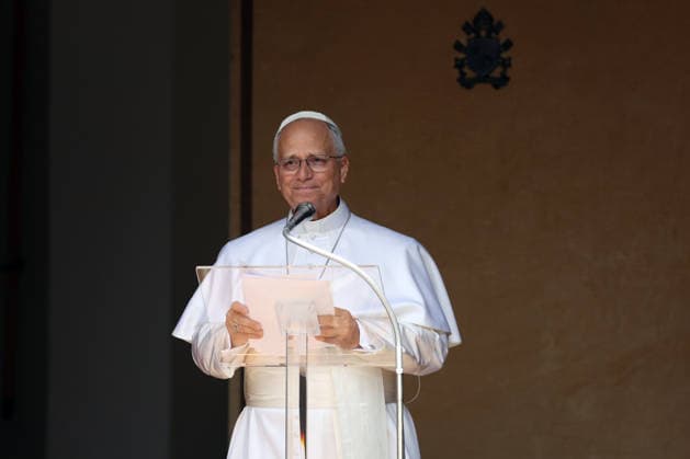 IPA87009740 - CASTEL GANDOLFO (RM) - Italy, July 26, 2026: Pope Leo XIV leads the Angelus prayer from the papal residence overlooking Piazza della LibertÃ in Castel Gandolfo, addressing the faithful and pilgrims who have come from various locations to participate in the traditional Sunday event. At the conclusion of the prayer, the Pontiff greets those present and imparts the apostolic blessing.  Copyright: xmarcoxiacobuccix xmarcoxiacobuccix 87009740