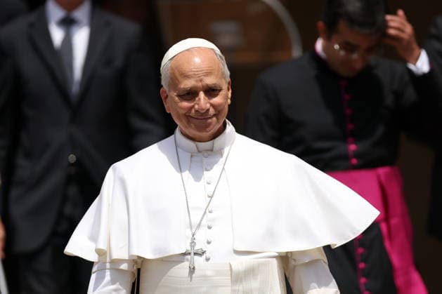 IPA87009743 - CASTEL GANDOLFO (RM) - Italy, July 26, 2026: Pope Leo XIV leads the Angelus prayer from the papal residence overlooking Piazza della LibertÃ in Castel Gandolfo, addressing the faithful and pilgrims who have come from various locations to participate in the traditional Sunday event. At the conclusion of the prayer, the Pontiff greets those present and imparts the apostolic blessing.  Copyright: xmarcoxiacobuccix xmarcoxiacobuccix 87009743