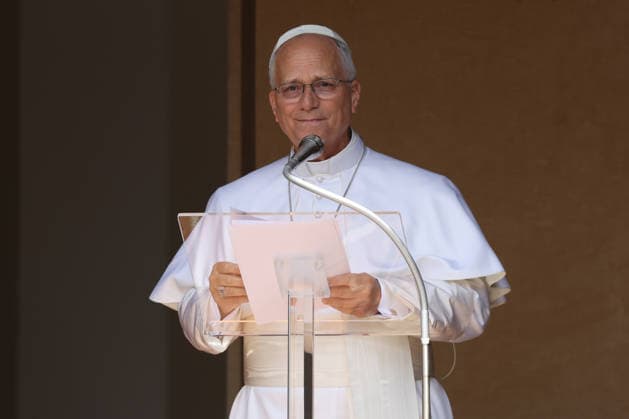 IPA87009726 - CASTEL GANDOLFO (RM) - Italy, July 26, 2026: Pope Leo XIV leads the Angelus prayer from the papal residence overlooking Piazza della LibertÃ in Castel Gandolfo, addressing the faithful and pilgrims who have come from various locations to participate in the traditional Sunday event. At the conclusion of the prayer, the Pontiff greets those present and imparts the apostolic blessing.  Copyright: xmarcoxiacobuccix xmarcoxiacobuccix 87009726